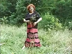 Mając rosyjską sex grupowy na plaży brunetkę wyciąć jej twarz