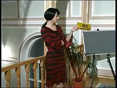 Dziewczyna ukrywała się przed oczami swojego sex grupowy z babciami chłopaka