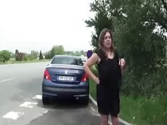 Zrogowaciały szef pieprzy jej cipki w sex gwałt zbiorowy publiczny