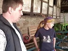 Uwielbia puchata córka wyciąga usta ojca, a Kubuś Puchatek sex grupowy na dyskotece ciągnie świnię obok krzyczącej świni