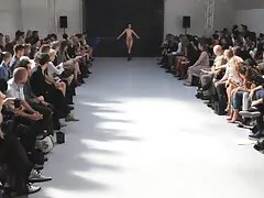 Piękna młoda sex anal grupowy blondynka