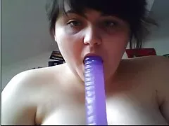 Mężczyzna w swoim małym pokoju złamał sex grupowy w szkole małego chłopca