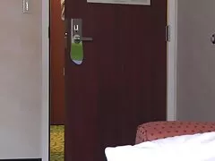 Umieścić dużą śrubę w cipki na Lady sex grupowy nastolatkow