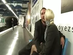 Dobrzy aktorzy z gorącą blondynką Tyłek grupowy sex lesbijek