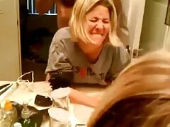 Busty pani z brutalny sex zbiorowy kęs dostaje pierdolony młody